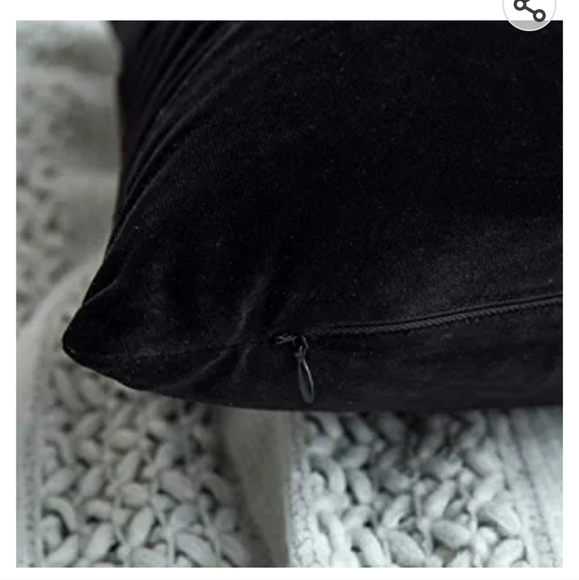 NWT 2 Black Velvet Pillow Covers - Picture 4 of 5